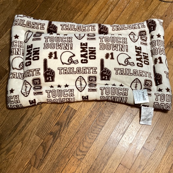 MARLO LORENZ FOOTBALL DOG/PET BED